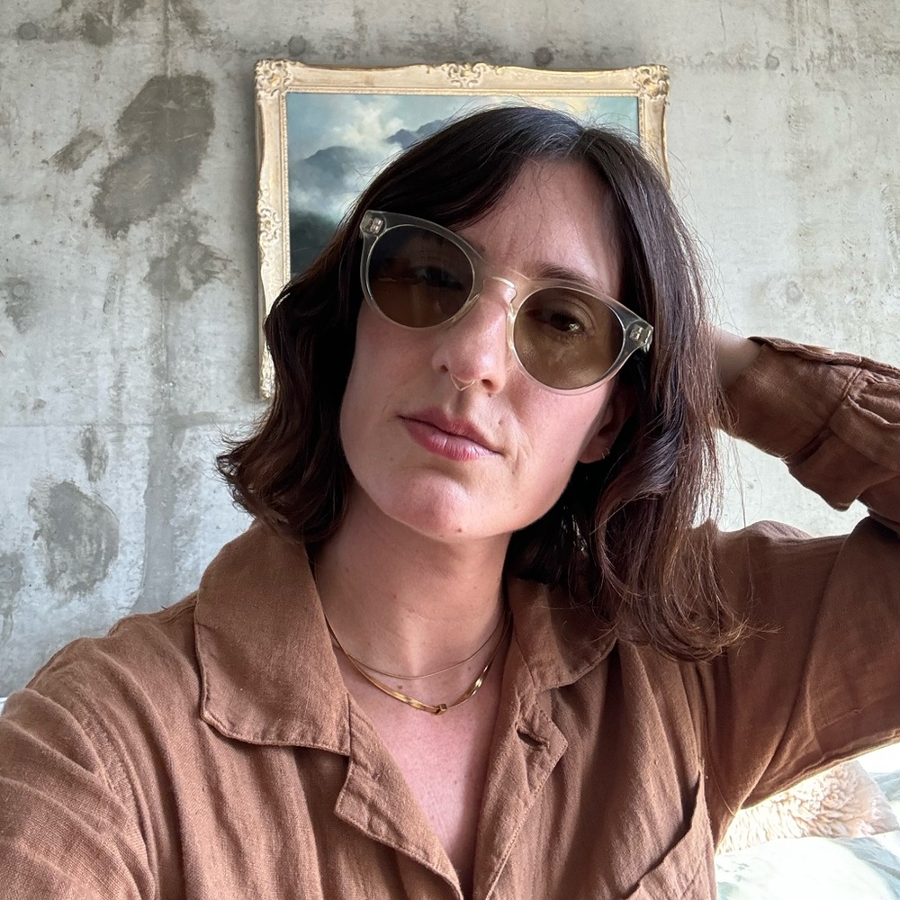 The Shake Appeal in Polarized Crystal